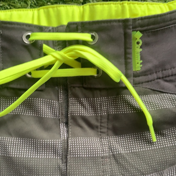 COLUMBIA Omni-shield shorts - Picture 3 of 8